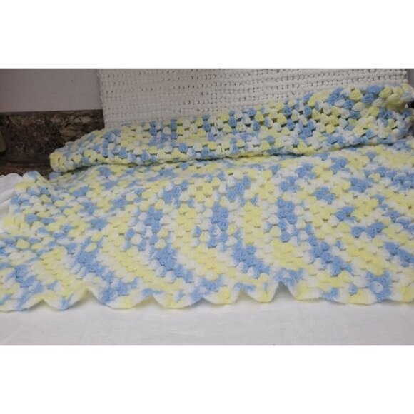 Baby Receiving Blanket Hand Crocheted 30" x 30" blue yellow white no flaws SOFT - Picture 4 of 6
